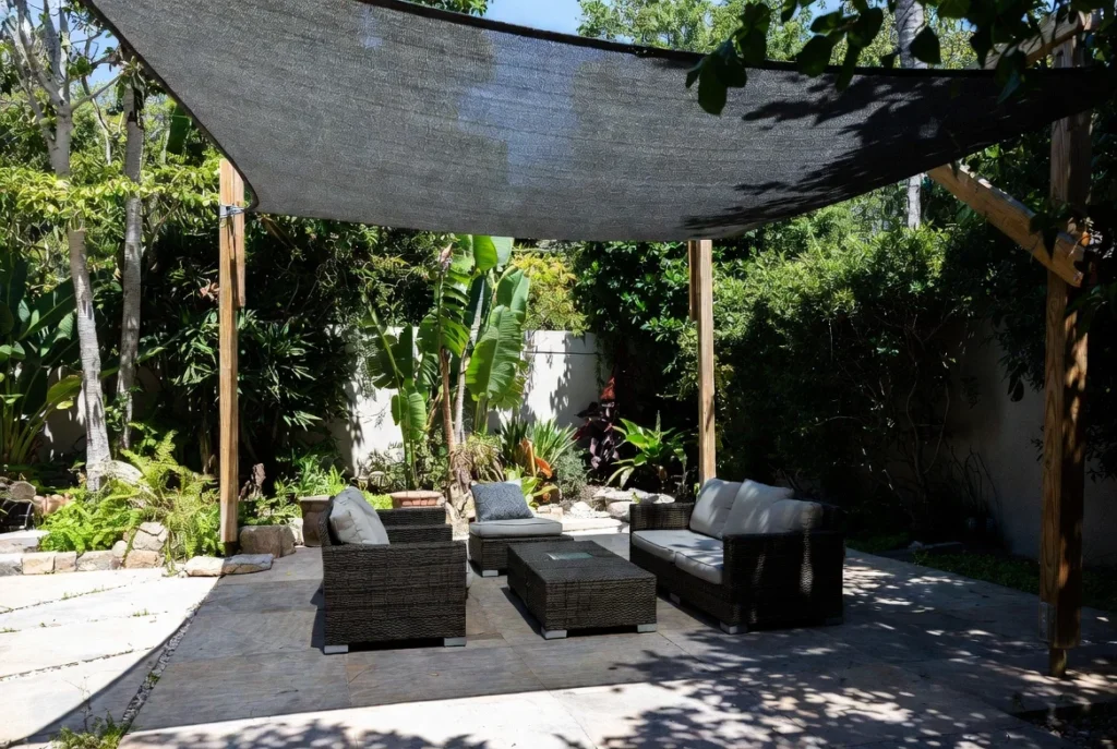 Create Shaded Retreat Corners