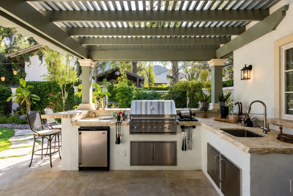 Design a Full Outdoor Kitchen