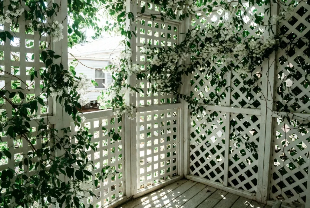 Install Privacy Lattice Screens