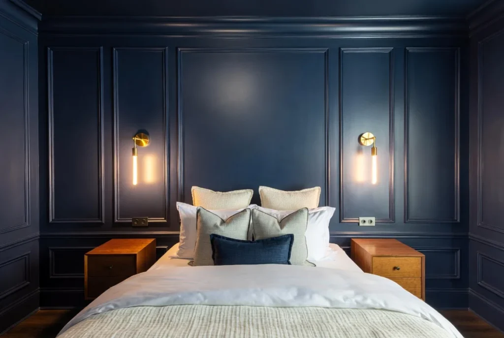 Paint Walls in Deep Navy Blue
