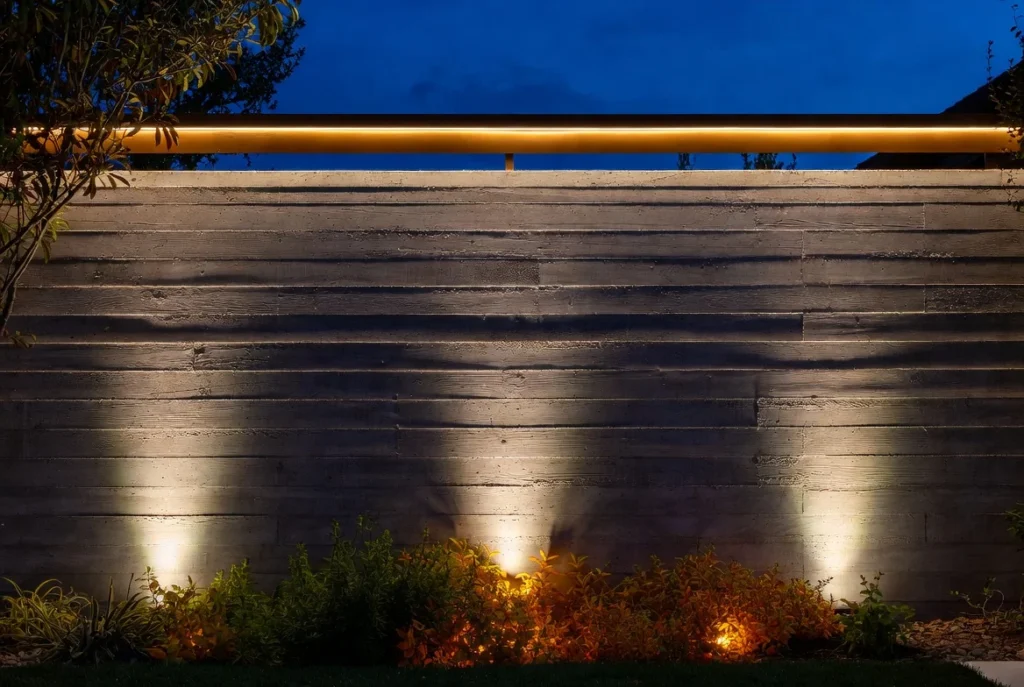 Privacy Wall Lighting Design for Evening Ambiance