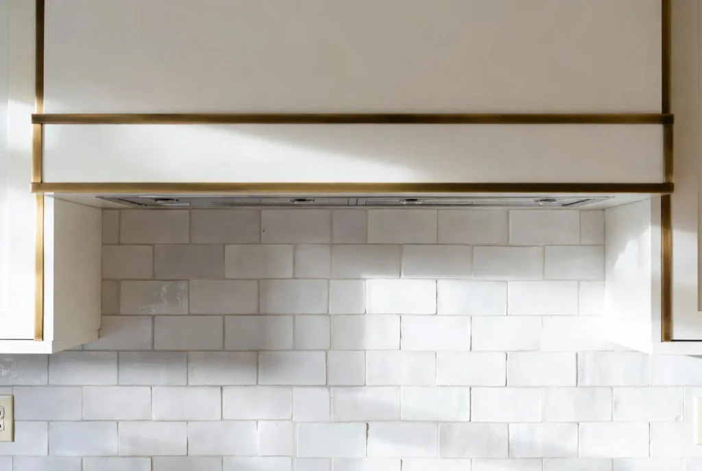 Select a White Kitchen Backsplash That Shines
