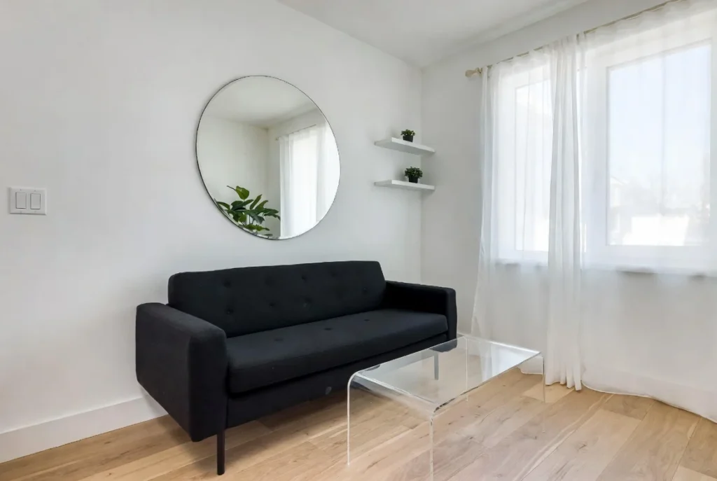 Small Living Room With a Black Sofa: Making Compact Spaces Feel Larger