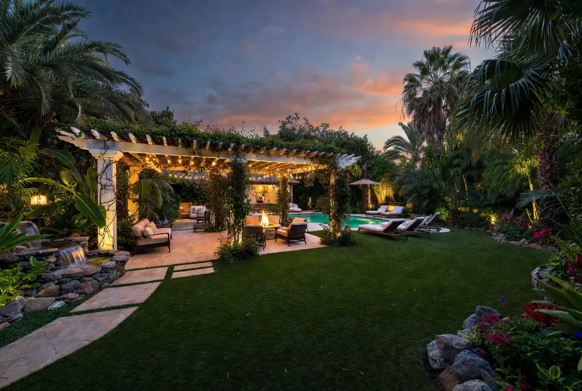 17 Backyard Oasis Ideas to Create a Backyard That Feels Like a World of Its Own